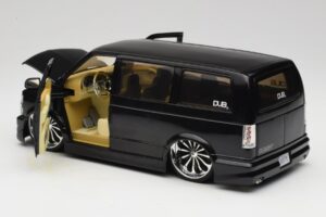 Chevrolet Astro Van Tuned Svart Jada 1:18 63122 Metall — bild 5 av 8