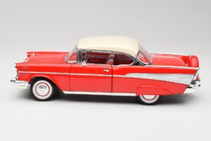 Chevrolet Bel Air Matador Röd & India Elfenben Road Legends 1:18 92109 Metall — bild 4 av 8