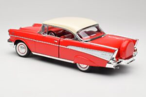 Chevrolet Bel Air Matador Röd & India Elfenben Road Legends 1:18 92109 Metall — bild 7 av 8
