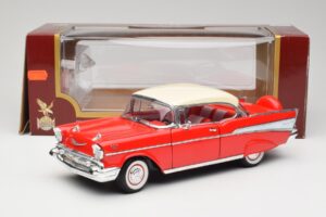 Chevrolet Bel Air Matador Röd & India Elfenben Road Legends 1:18 92109 Metall — bild 8 av 8