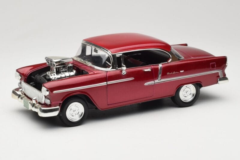 Chevrolet Bel Air Röd Motormax 1:18 73100TC-M1 Metall