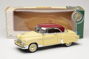 Chevrolet Bel Air Gul & Röd Motormax 1:18 73111 Metall — bild 8 av 8