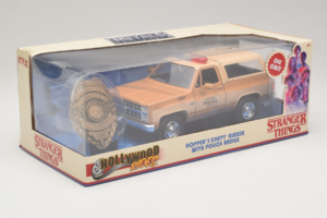 Chevrolet Blazer K5 Polis Stranger Things Metals Diecast 1:24 31111-24 Metall — bild 2 av 3