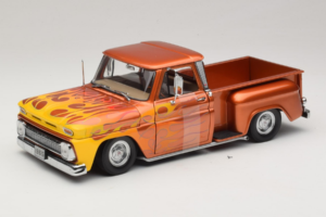 Chevrolet C-10 Stepside Pickup Lowrider Orange med Flamma Sun Star 1:18 1392 Metall