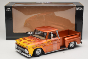 Chevrolet C-10 Stepside Pickup Lowrider Orange med Flamma Sun Star 1:18 1392 Metall — bild 6 av 6