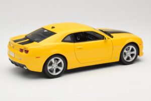 Chevrolet Camaro SS RS Gul Maisto 1:18 31173 Metall — bild 3 av 8
