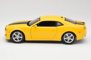 Chevrolet Camaro SS RS Gul Maisto 1:18 31173 Metall — bild 4 av 8