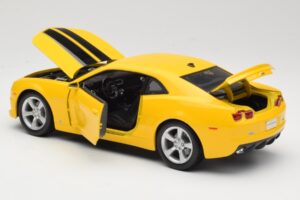 Chevrolet Camaro SS RS Gul Maisto 1:18 31173 Metall — bild 5 av 8