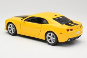 Chevrolet Camaro SS RS Gul Maisto 1:18 31173 Metall — bild 7 av 8