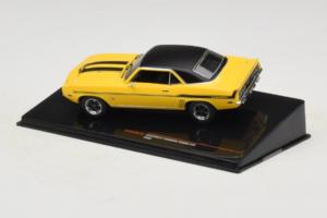 Chevrolet Camaro Yenko SYC Gul IXO 1:43 CLC591N Metall — bild 3 av 4