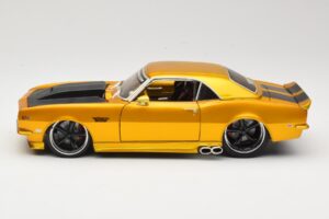 Chevrolet Camaro Z/28 Guld Maisto 1:18 31066 Metall — bild 4 av 8