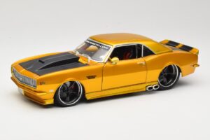 Chevrolet Camaro Z/28 Guld Maisto 1:18 31066 Metall