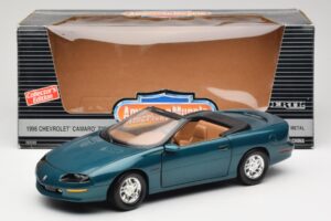 Chevrolet Camaro Z28 Cabriolet Grön American Muscle 1:18 7231D0 Metall — bild 8 av 8