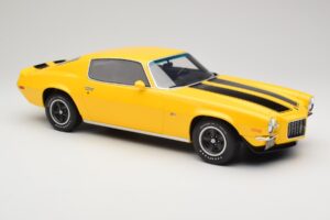Chevrolet Camaro Z28 RS Daytona Yellow Otto 1:12 G085 Resin — bild 4 av 6