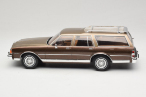 Chevrolet Caprice Estate Wagon Beige MCG 1:18 MCG18476 Metall — bild 3 av 6