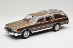 Chevrolet Caprice Estate Wagon Beige MCG 1:18 MCG18476 Metall