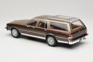 Chevrolet Caprice Estate Wagon Beige MCG 1:18 MCG18476 Metall — bild 5 av 6