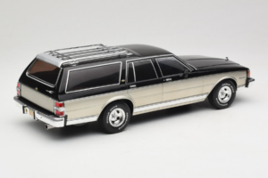 Chevrolet Caprice Estate Wagon Silver & Grå MCG 1:18 MCG18478 Metall — bild 2 av 6