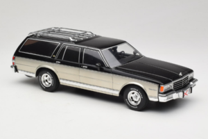 Chevrolet Caprice Estate Wagon Silver & Grå MCG 1:18 MCG18478 Metall — bild 4 av 6