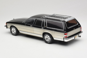 Chevrolet Caprice Estate Wagon Silver & Grå MCG 1:18 MCG18478 Metall — bild 5 av 6