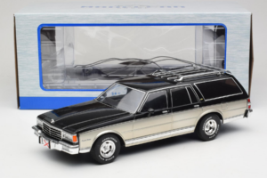 Chevrolet Caprice Estate Wagon Silver & Grå MCG 1:18 MCG18478 Metall — bild 6 av 6