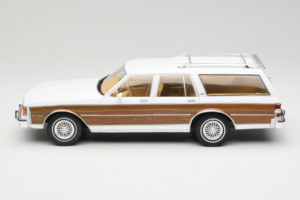 Chevrolet Caprice Estate Wagon Vit MCG 1:18 MCG18475 Metall — bild 3 av 6