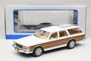 Chevrolet Caprice Estate Wagon Vit MCG 1:18 MCG18475 Metall — bild 6 av 6