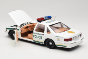 Chevrolet Caprice Metro Dade Polis UT Models 1:18 21024 Metall — bild 5 av 8