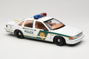 Chevrolet Caprice Metro Dade Polis UT Models 1:18 21024 Metall — bild 6 av 8