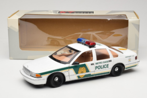 Chevrolet Caprice Metro Dade Polis UT Models 1:18 21024 Metall — bild 8 av 8