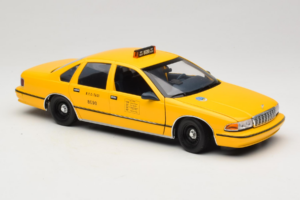 Chevrolet Caprice NYC Taxi UT Models 1:18 180142095 Metall — bild 6 av 8