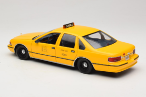 Chevrolet Caprice NYC Taxi UT Models 1:18 180142095 Metall — bild 7 av 8
