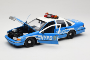 Chevrolet Caprice New York Polis UT Models 1:18 180142097 Metall — bild 2 av 8