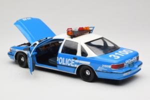 Chevrolet Caprice New York Polis UT Models 1:18 180142097 Metall — bild 7 av 8