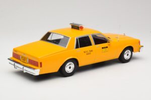 Chevrolet Caprice Gul Taxi MCG 1:18 MCG18038 Metall — bild 2 av 6