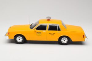 Chevrolet Caprice Gul Taxi MCG 1:18 MCG18038 Metall — bild 3 av 6