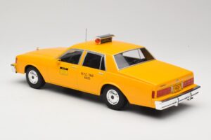 Chevrolet Caprice Gul Taxi MCG 1:18 MCG18038 Metall — bild 5 av 6