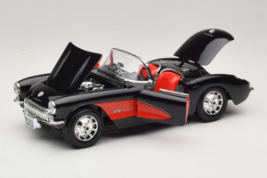 Chevrolet Corvette C1 Svart & Röd Bburago 1:18 3034-M1 Metall — bild 2 av 8