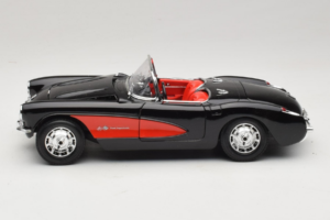Chevrolet Corvette C1 Svart & Röd Bburago 1:18 3034-M1 Metall — bild 4 av 8