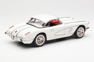 Chevrolet Corvette C1 Spider Hard Top Snowcrest Vit AUTOart 1:18 71147 Metall — bild 3 av 8