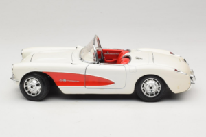 Chevrolet Corvette C1 Vit & Röd Bburago 1:18 3024-M3 Metall — bild 4 av 8