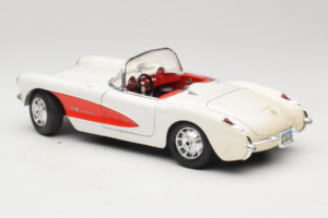 Chevrolet Corvette C1 Vit & Röd Bburago 1:18 3024-M3 Metall — bild 7 av 8