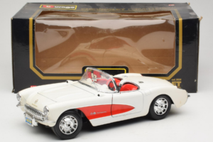 Chevrolet Corvette C1 Vit & Röd Bburago 1:18 3024-M3 Metall — bild 8 av 8