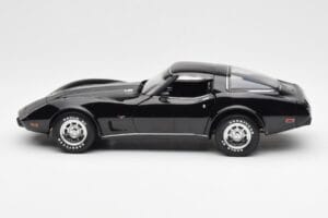Chevrolet Corvette C3 Svart UT Models 1:18 21071 Metall — bild 4 av 8