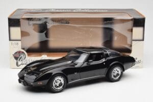 Chevrolet Corvette C3 Svart UT Models 1:18 21071 Metall — bild 8 av 8