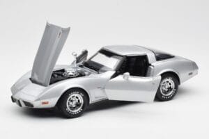 Chevrolet Corvette C3 Silver UT Models 1:18 21072 Metall — bild 2 av 8