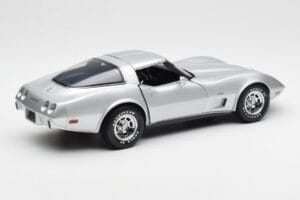 Chevrolet Corvette C3 Silver UT Models 1:18 21072 Metall — bild 3 av 8