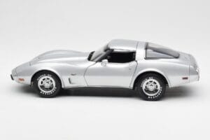 Chevrolet Corvette C3 Silver UT Models 1:18 21072 Metall — bild 4 av 8