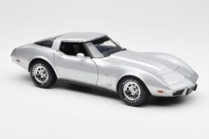 Chevrolet Corvette C3 Silver UT Models 1:18 21072 Metall — bild 6 av 8