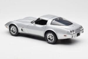Chevrolet Corvette C3 Silver UT Models 1:18 21072 Metall — bild 7 av 8